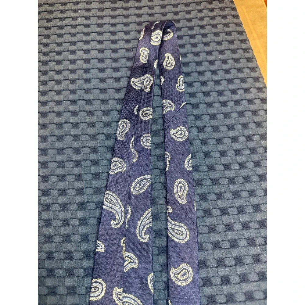 JOS. A. BANK Executive Collection 100% Silk Tie Designer Blue Paisley Pattern